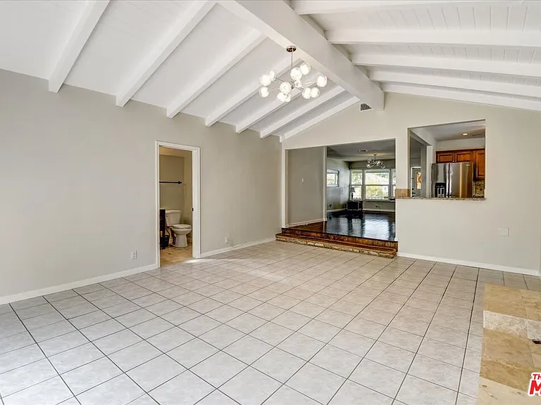 6200 Jamieson Ave — Photo 17
