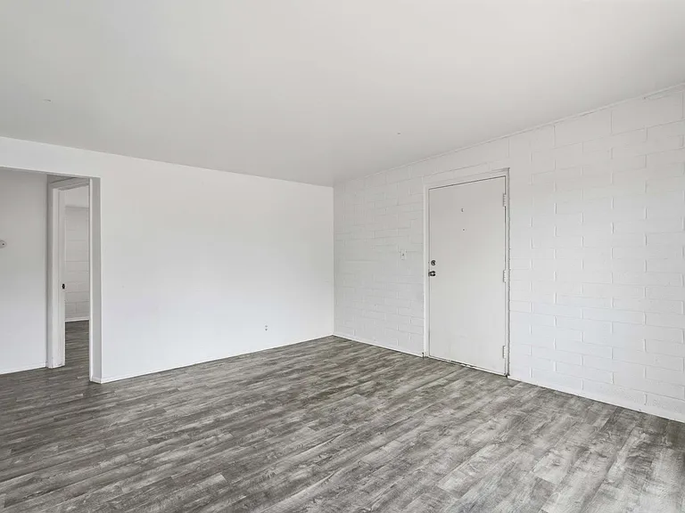 Towne Apartments — Photo 26
