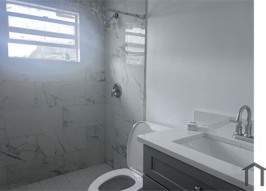 2nd image of 2450 Katherine St APT 2