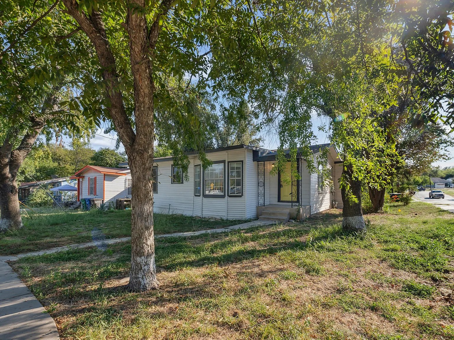 4 bed, 1939 sqft, $1,900 — Photo 3