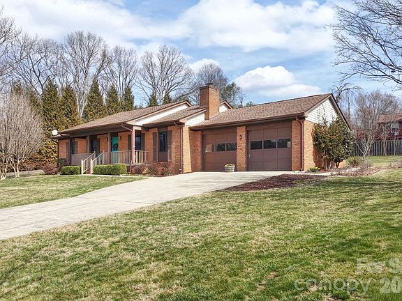 3rd image of 15 Pinedale Rd