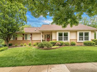 1872 Schoettler Valley Dr, Chesterfield, MO 63017