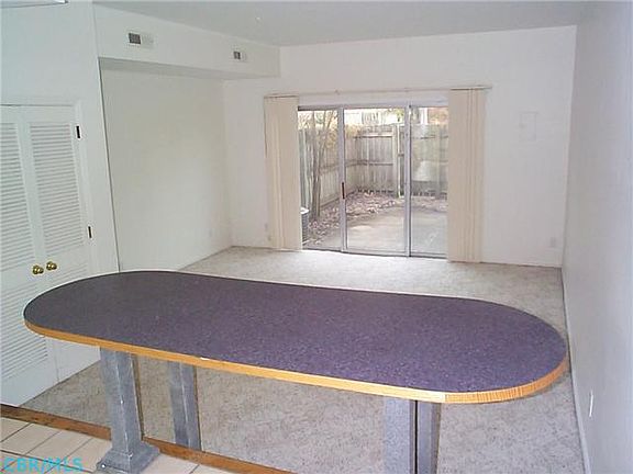 3rd image of 2827 Chateau Cir S