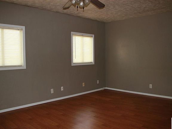 2nd image of 2700 Rebecca St