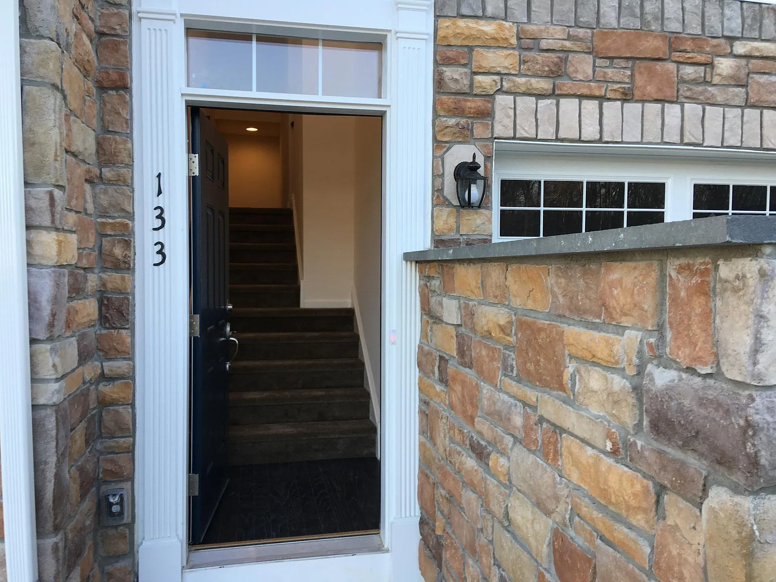 3 bed, 2.5 bath, 2200 sqft, $2,595 — Photo 2