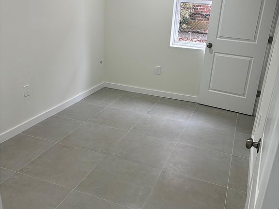 3rd image of 1718 Borbeck Ave #2