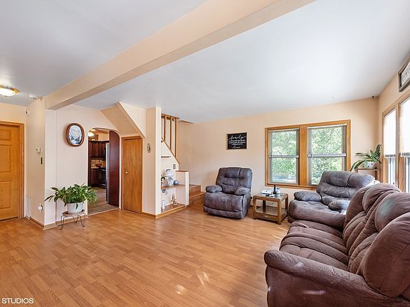 4th image of 4054 N Ozark Ave