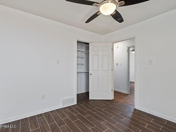 4th image of 9081 Lakeshore Dr