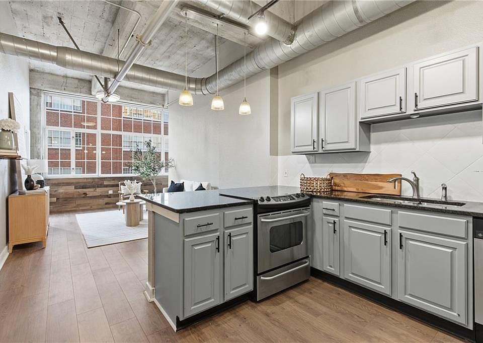 1st image of 321 W 7th St APT 402