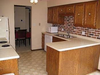 4th image of 1479 Longwood Dr