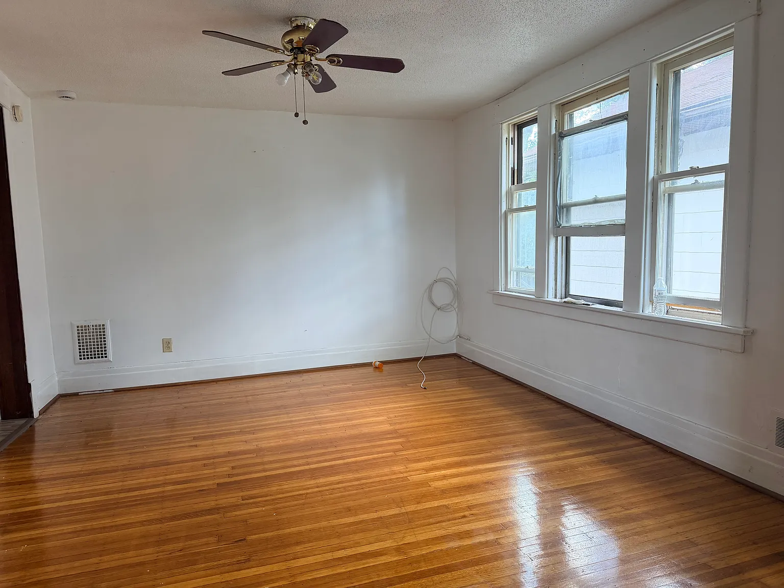 2 bed, $900 — Photo 1