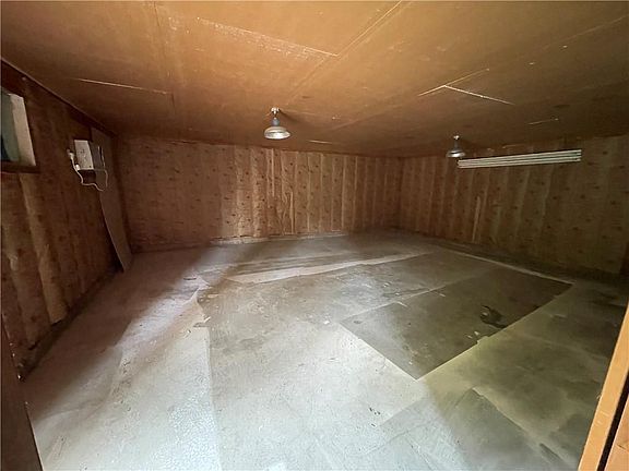 4th image of 106 E Carlton St