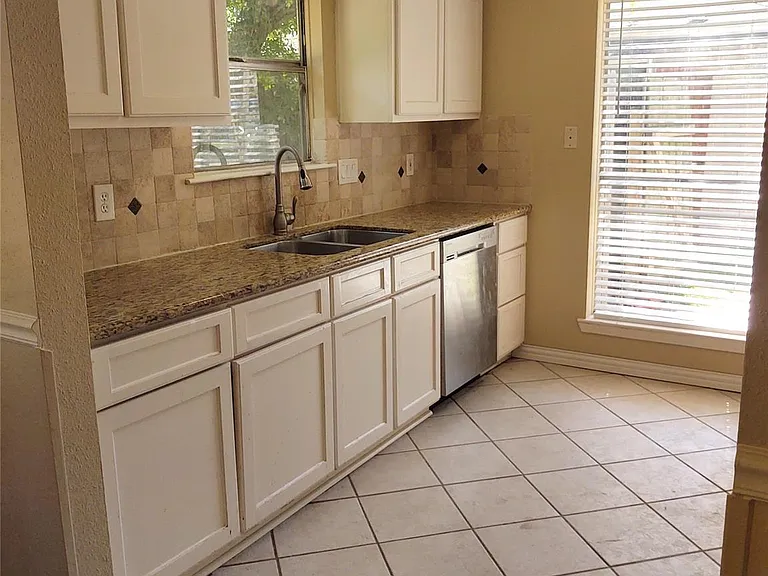 2515 Heritage Colony Dr — Photo 6