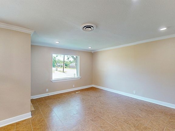 5th image of 3201 Lakeland St