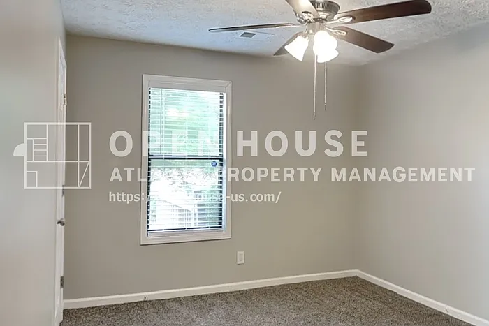815 Riverstone Ln — Photo 32