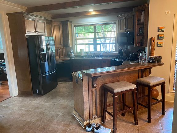 5th image of 504 Sandhurst Dr