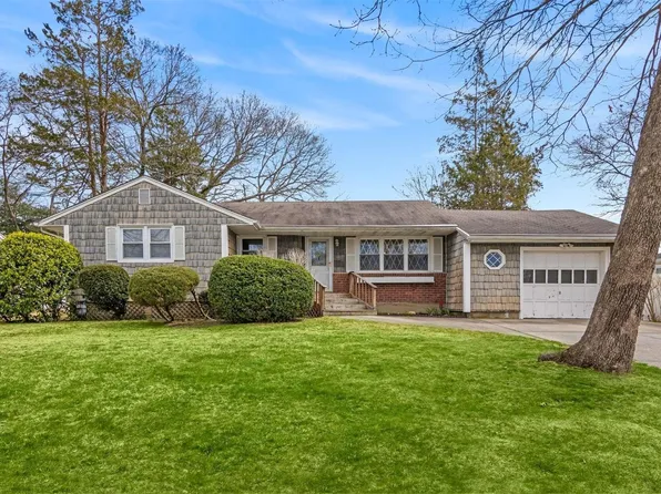 7 Drake Road, Centereach, NY 11720