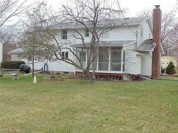 3rd image of 136 Deerfield Dr