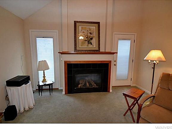 5th image of 40 Mayfield Dr