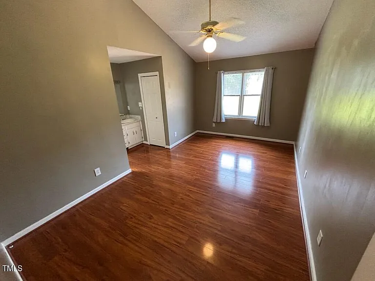 2325 Stephanie Ln — Photo 13