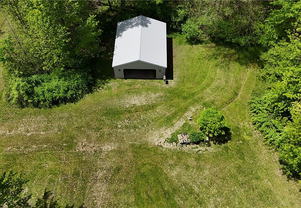 2nd image of 1568 Lakeview Rd