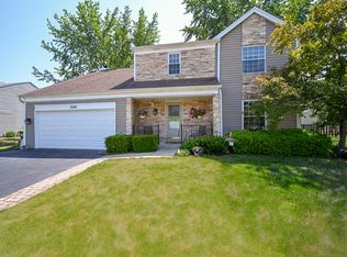 896 Farm Glen Ln, Carol Stream, IL 60188