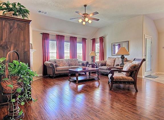 5th image of 617 Windsor Castle Dr