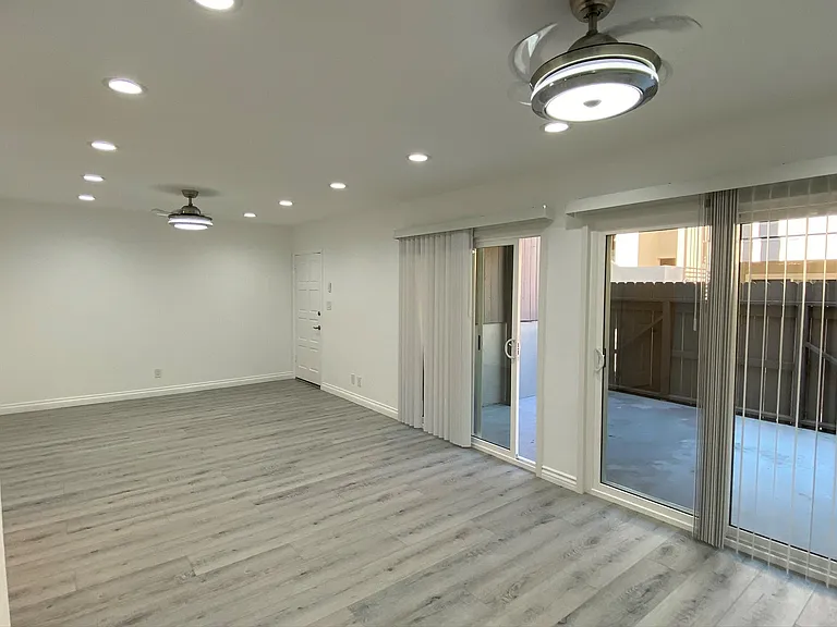 513 Avenue G #G — Photo 3