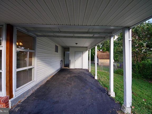 3rd image of 13707 Parkland Dr