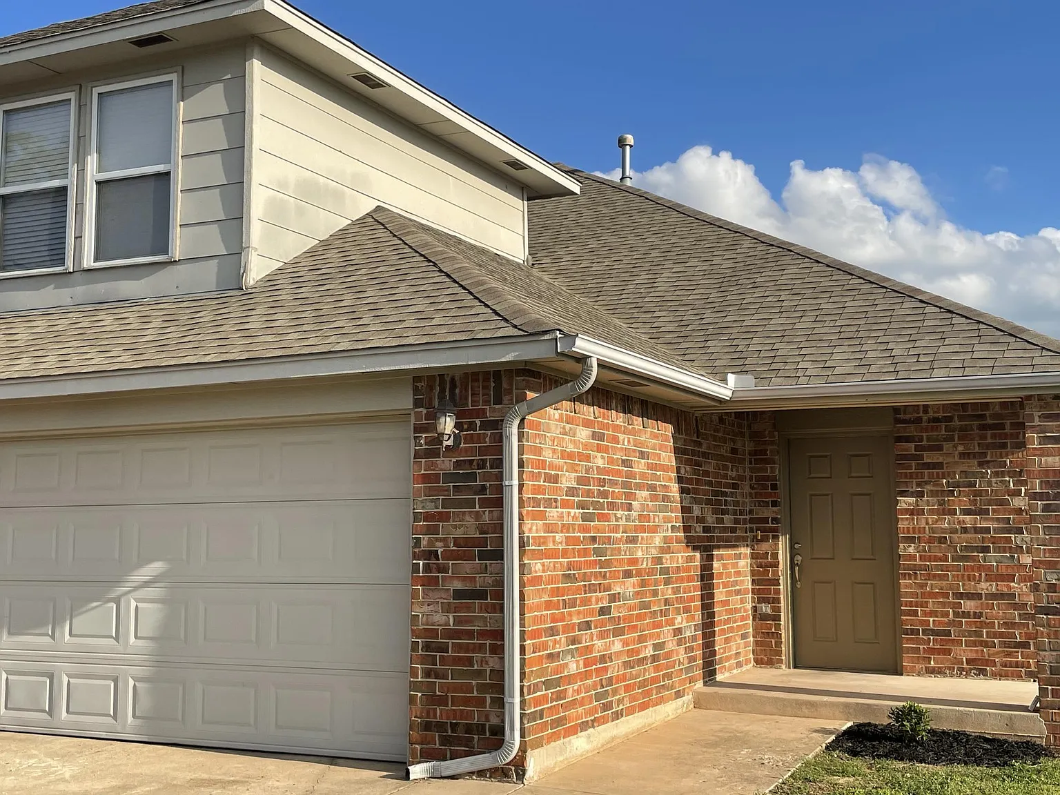 4 bed, 1317 sqft, $1,395 — Photo 1
