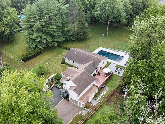 2nd image of 15 Green Hedges Lane