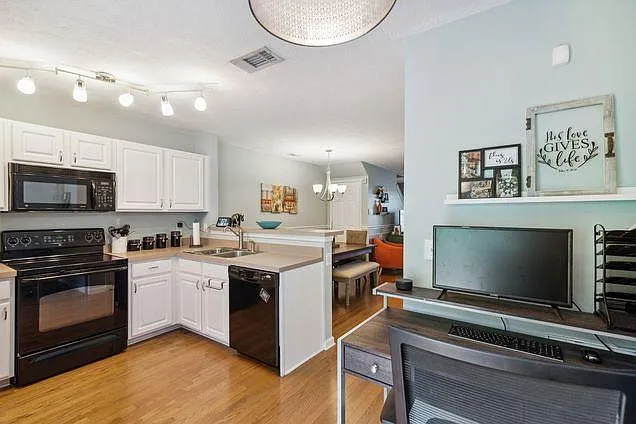 510 Shadow Glen Dr — Photo 10