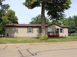 102 N 6th Ave, Winneconne, WI 54986
