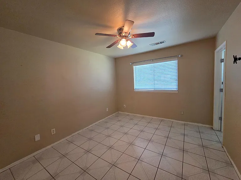 1199 Hawthorn St — Photo 13