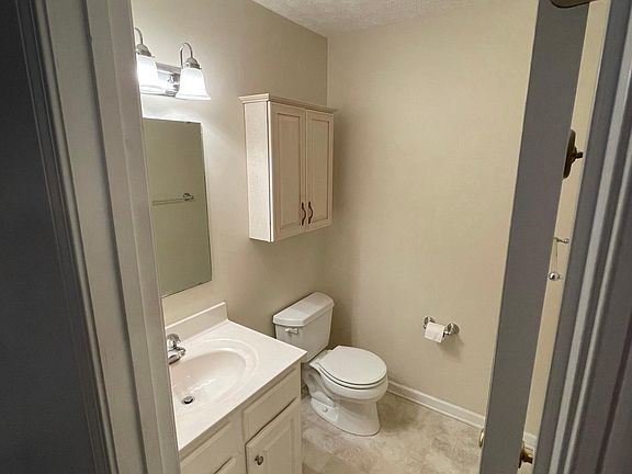 3rd image of 410 Wimmer St