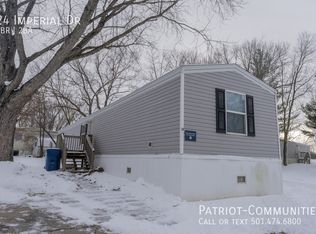 24 Imperial Valley Dr, Springfield, IL 62702