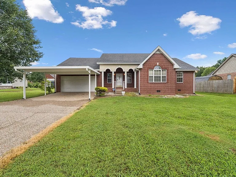 1011 Shirley Dr — Photo 1