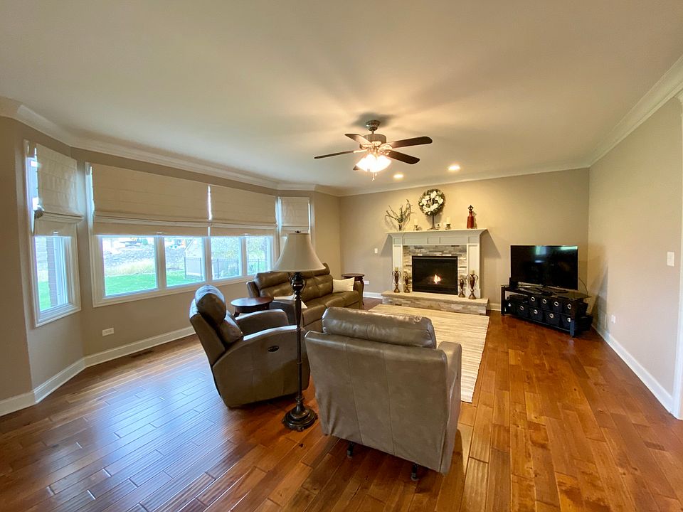 24104 S Sunset Lakes Dr, Manhattan, IL 60442 | Zillow