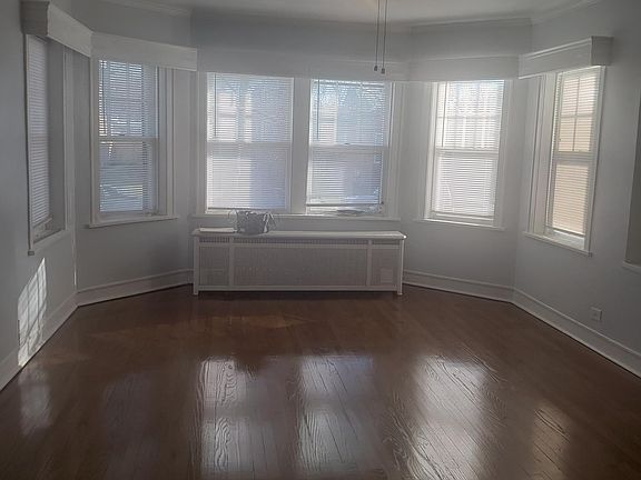 5th image of 11624 S Artesian Ave Unit 1