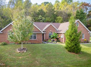 802 Glen Oaks Ct, Johnson City, TN 37615