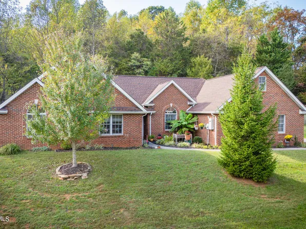 802 Glen Oaks Ct, Johnson City, TN 37615