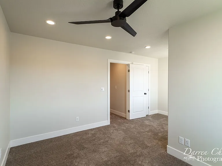 134 N 240 E — Photo 28