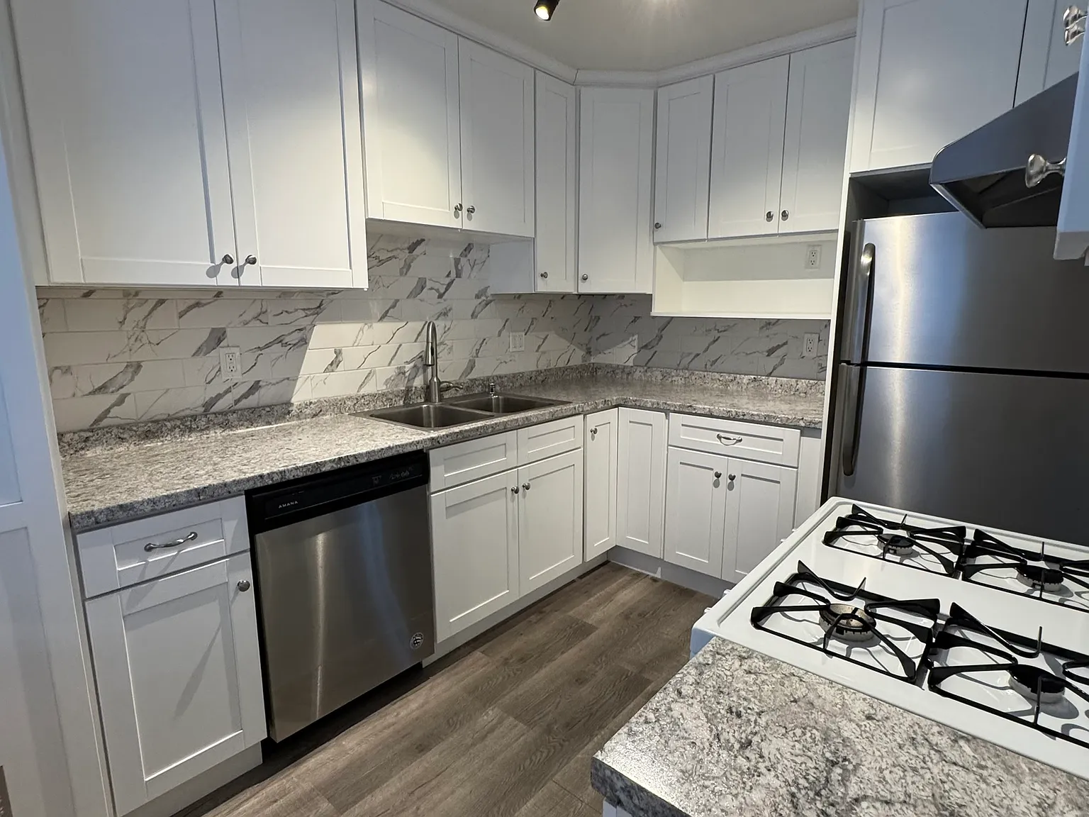 2 bed, 950 sqft, $2,450 — Photo 4