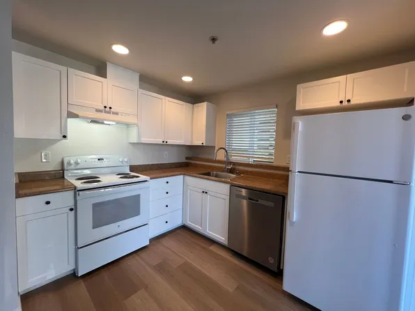 Deco Apartments, 429 SW 155th St APT E, Seattle, WA 98166