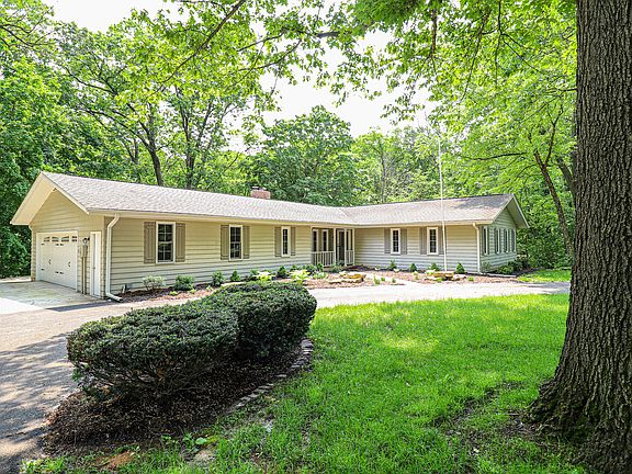 2nd image of 1135 Sherwood Gln