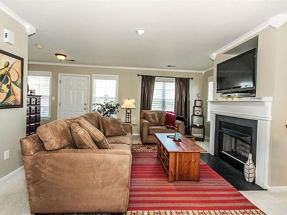 5th image of 6517 Point Comfort Ln