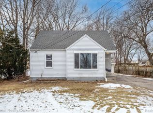 8255 Garbor Ave, Warren, MI 48093