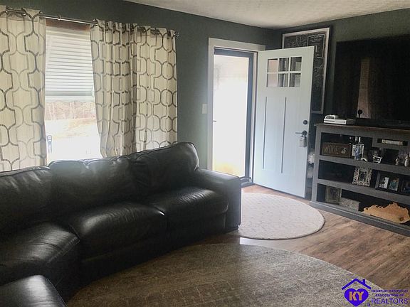 4th image of 2142 Rock Ridge Rd