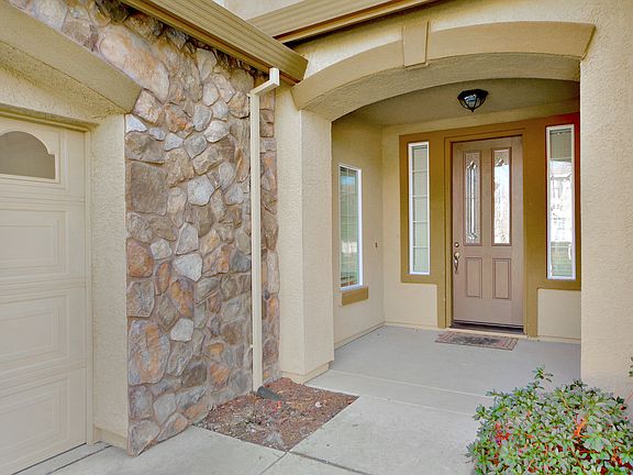 3rd image of 1687 Bowen Dr