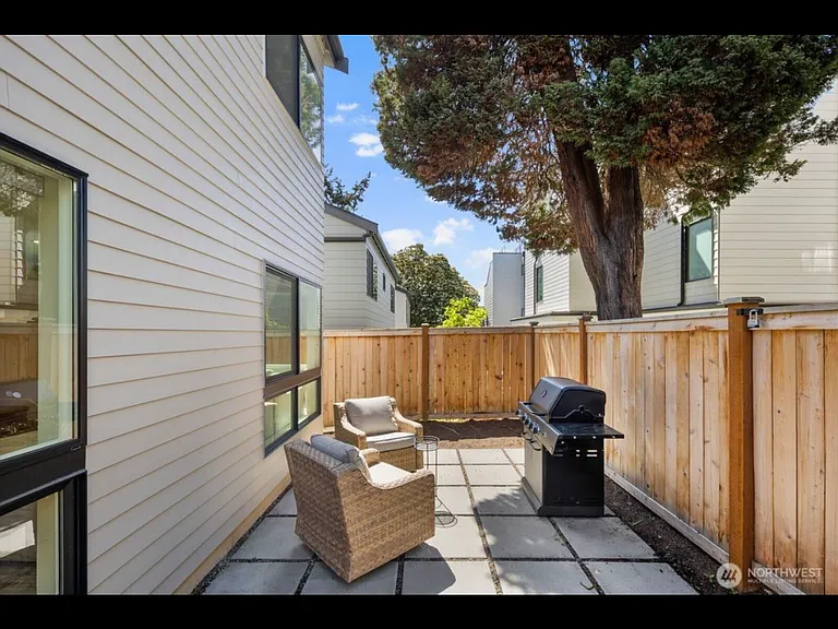 4028 5th Ave NE — Photo 21